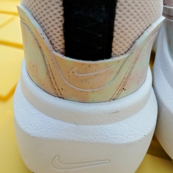 Nike Women's Air Max - Picture 13 of 16